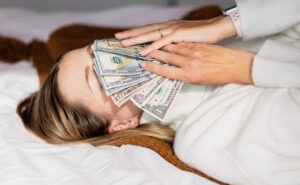 Amora V Lifestyle has a list of different side hustles to earn money