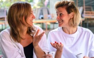 Another sign of a good friendship that is the best type of friendship is that you find joy in each others presence.