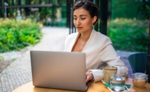 Being a sophisticated lady is truly an amazing way to live life. Being an elegant woman comes with many advantages.